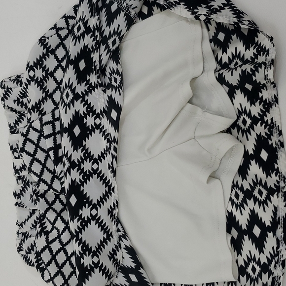 B tween black and white patterned skorts - Picture 5 of 7
